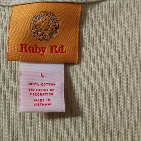 3 Top Bundle sz Large - Picture 7 of 13